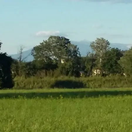 Au Charme Et A La Campagne *